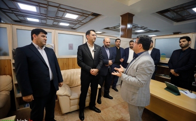 بازدید مدیرعامل سازمان منطقه آزاد کیش از بخش های مختلف سازمان(2)