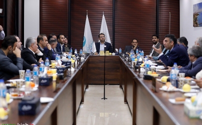 نشست مدیرعامل سازمان منطقه آزاد کیش با اعضای مجمع سازندگان کیش