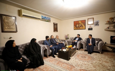 دیدار مدیرعامل سازمان منطقه آزاد کیش با خانواده سردار پاسدار شهید ابراهیم غلامی